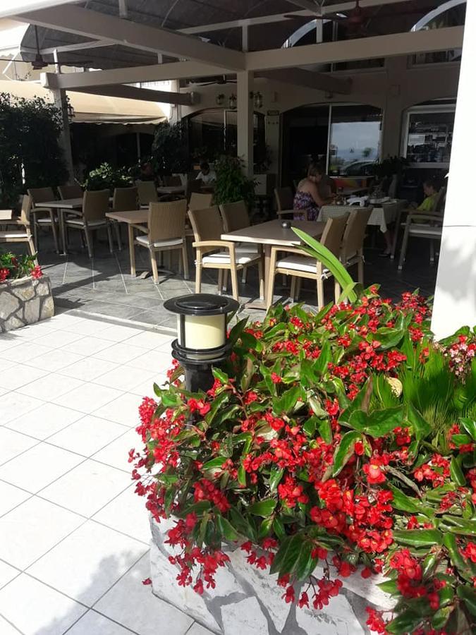 Hotel Florakis Livanátai Eksteriør billede